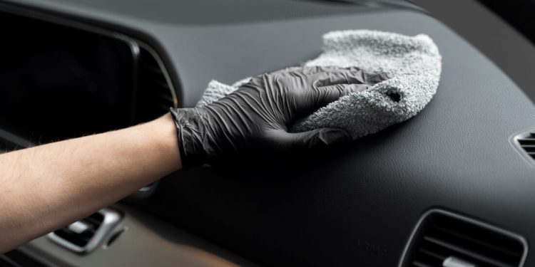 Limpeza interna e externa: 5 motivos para dar uma geral no seu veículo