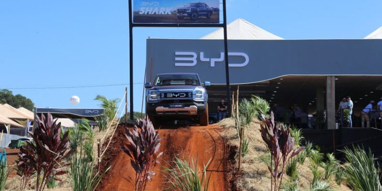 BYD marca presença na Agrishow 2025 com veículos elétricos, híbridos e tecnologias para o agro