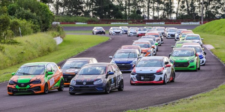 Gaúchos lideram as três categorias do Campeonato Brasileiro de Turismo 1.4