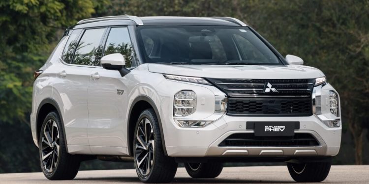 Mitsubishi apresenta nova geração do SUV Outlander