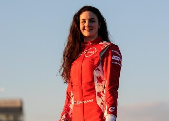 Abbi Pulling se juntará à equipe Nissan de Fórmula E como novata e piloto de simulador