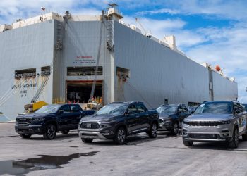 Polo Automotivo Stellantis de Goiana registra novo recorde de exportação e embarca mais de 4 mil veículos em única operação