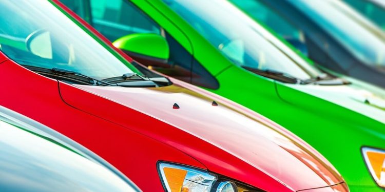 Com menos unidades no mercado de usados, carros coloridos tem preço médio mais elevado