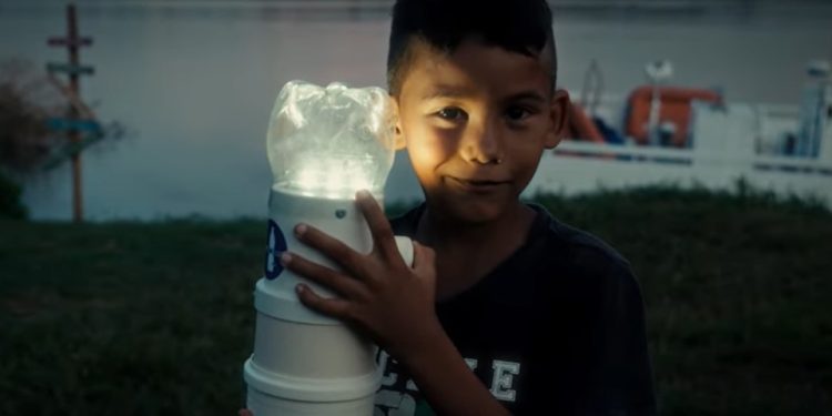 Audi e Litro de Luz iluminam comunidades da Amazônia