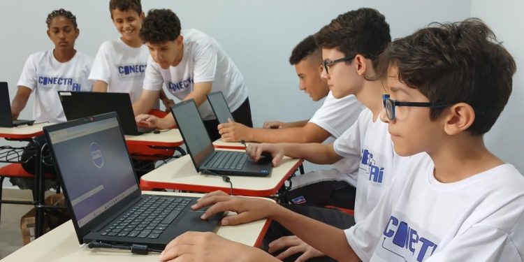Conecta Mundo Brasil inicia nova edição com oficinas de tecnologia e cultura para estudantes no Piauí