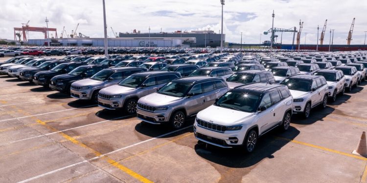 Stellantis inicia exportação do Jeep Commander para o Oriente Médio