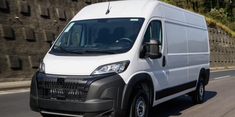 Peugeot apresenta Boxer 2026: mais eficiente, econômico, seguro e versátil