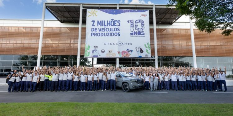 Stellantis celebra marco histórico de 2 milhões de veículos produzidos no Polo Automotivo de Goiana (PE)