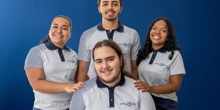 Stellantis abre 700 vagas para o Programa Estelar Jovem Aprendiz 2025