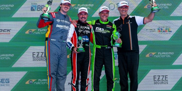 Ale Xavier vence na categoria B da Turismo Nacional em Cascavel