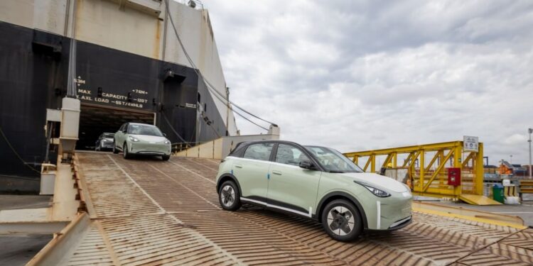 Geely EX2 desembarca no Brasil como o segundo modelo da marca