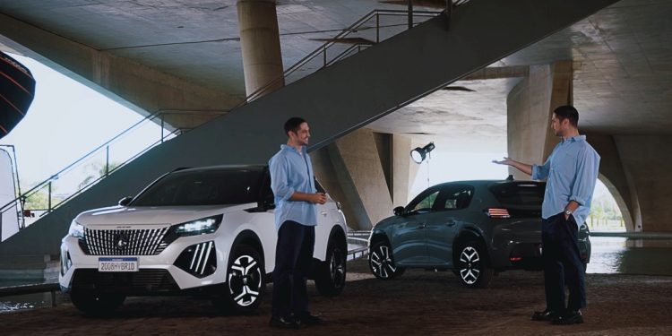 Peugeot lança campanha com Gabriel Leone para apresentar os novos modelos 208 e 2008 híbridos