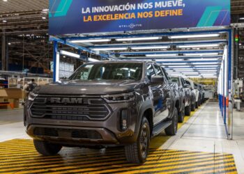 Stellantis inicia produção da Ram Dakota no Polo Automotivo de Córdoba, na Argentina