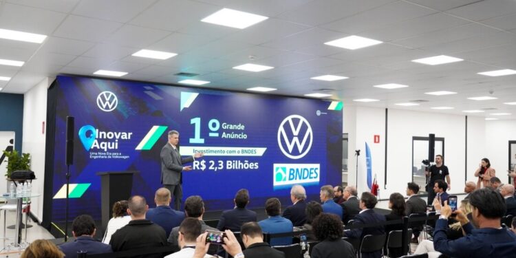 Todo Volkswagen desenvolvido na América do Sul terá versões eletrificadas a partir de 2026