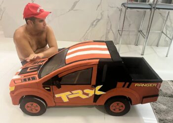 Usuário do CAPS Icoaraci transforma materiais recicláveis em réplicas de carros