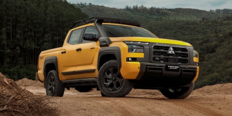 Mitsubishi apresenta Triton Savana, veículo mais robusto já produzido pela marca no Brasil