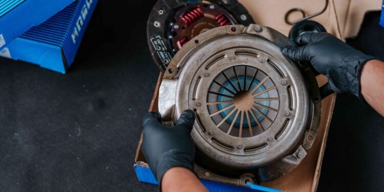 ZF Aftermarket lança novos kits de embreagem SACHS para veículos leves