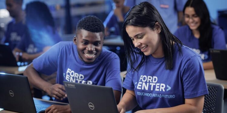 Ford abre novas vagas para capacitação profissional gratuita em São Paulo e na Bahia