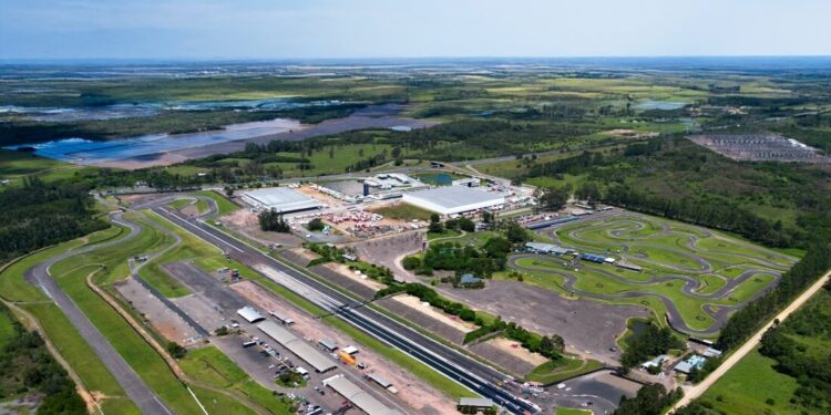 Inauguração do Autódromo FuelTech Velopark terá shows de drift, manobras radicais e exposição de carros
