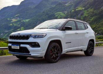 Jeep Compass Blackhawk Flex: nova motorização Turboflex para reforçar a liderança na categoria
