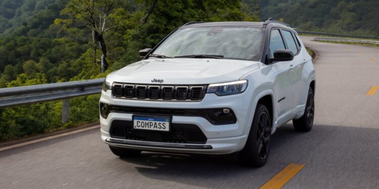 Jeep Compass Blackhawk Flex: nova motorização Turboflex para reforçar a liderança na categoria