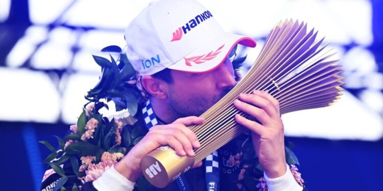 Fórmula E: Mitch Evans garante vitória com manobra espetacular no E-Prix de Miami