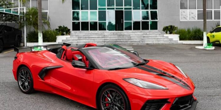 Primeiro Corvette Stingray 2026 chega ao Brasil, com importação da Master Trading