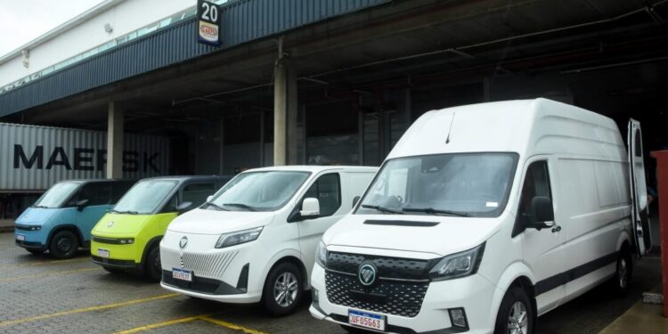Foton lança sete veículos comerciais elétricos no Brasil de uma só vez