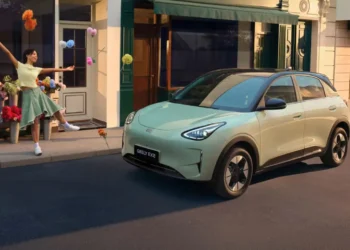 Geely EX2 lidera vendas globais entre carros elétricos compactos em 2025