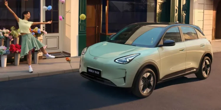 Geely EX2 lidera vendas globais entre carros elétricos compactos em 2025