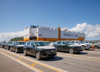 Primeiro lote do Geely EX5 EM-i desembarca no Brasil