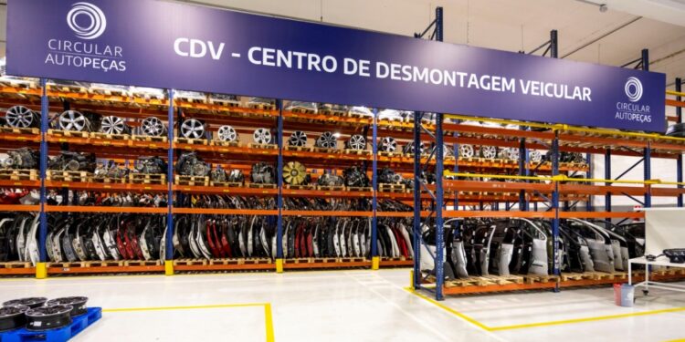 Stellantis desmonta cerca de 600 veículos e reaproveita mais de 9 mil peças em seis meses de operação do CDV