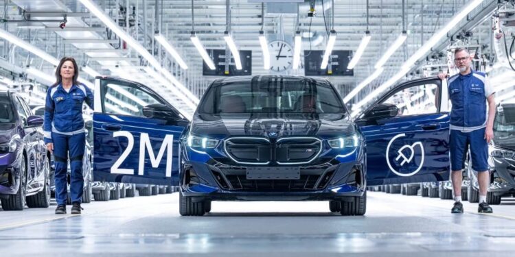 BMW Group produz seu veículo totalmente elétrico de número 2 milhões