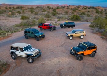 Jeep chega a 60ª edição do Easter Jeep Safari, celebrando décadas de robustez e muita capacidade nas trilhas off-road de Moab