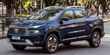 Fiat Toro chega à linha 2027 como a primeira picape híbrida-leve produzida no Brasil