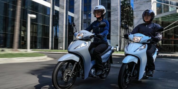 Honda Biz 2027: evolução técnica na versão de entrada e cores inéditas para a versão topo de linha