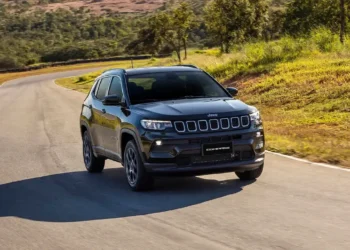 Jeep oferece condições especiais para Renegade Longitude MHEV e Compass Sport com descontos que chegam a R$ 54,6 mil