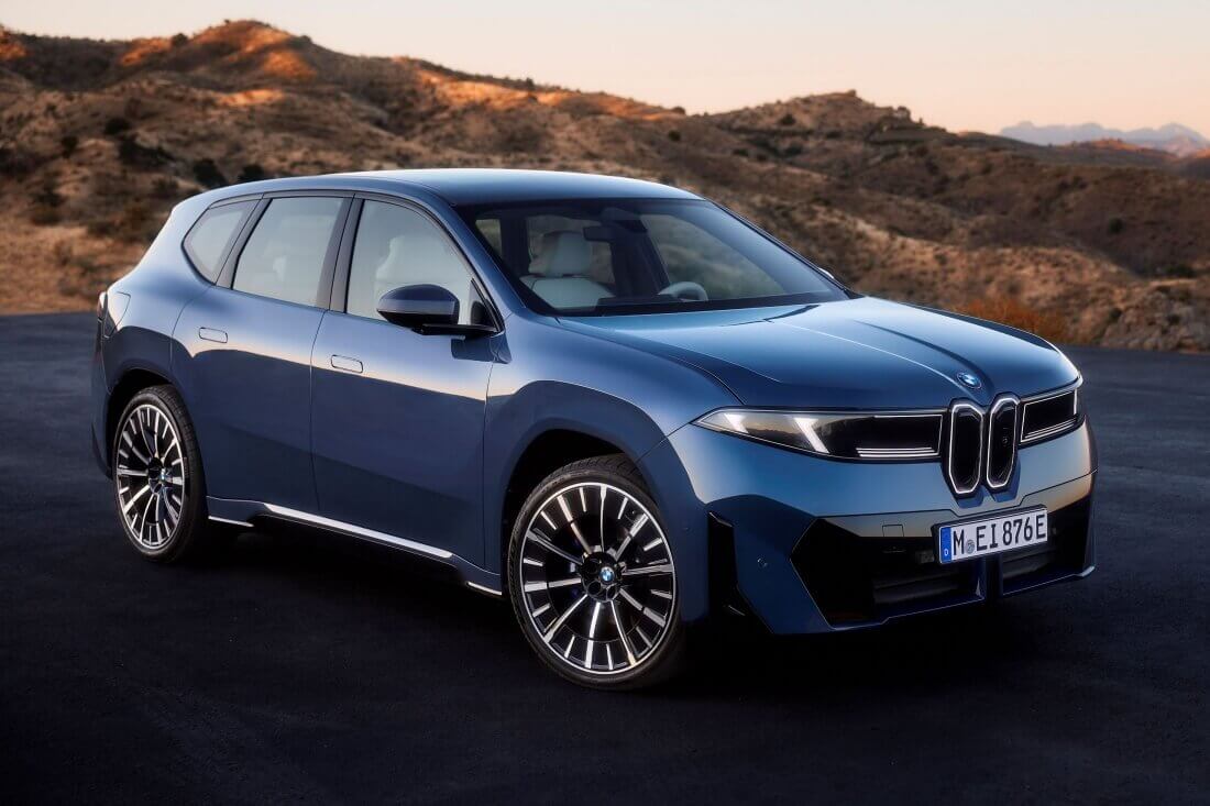Pirelli: Dois pneus P Zero personalizados para o BMW iX3, ambos com tecnologia Elect