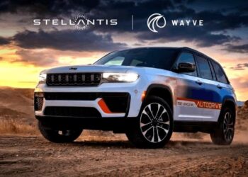 Stellantis e Wayve firmam parceria para viabilizar condução automatizada supervisionada