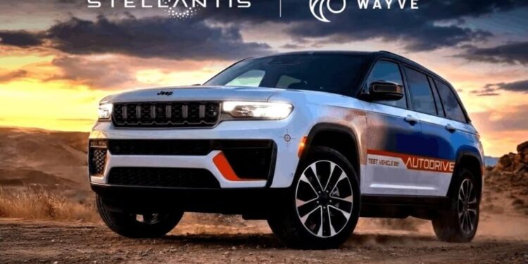 Stellantis e Wayve firmam parceria para viabilizar condução automatizada supervisionada