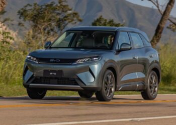 Atto 2 estreia sistema híbrido plug-in flex da BYD com autonomia superior a 1.000 km