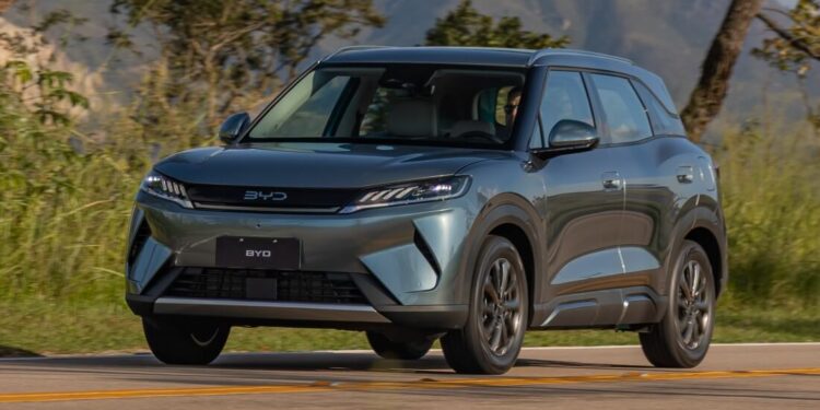 Atto 2 estreia sistema híbrido plug-in flex da BYD com autonomia superior a 1.000 km