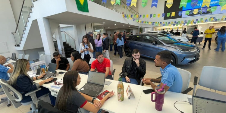 BYD tem lojas com filas em todo o País no primeiro dia do Move Brasil