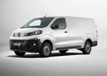 Stellantis apresenta soluções de mobilidade para o setor da saúde na Feira Hospitalar 2026