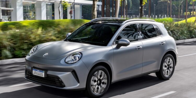 GWM lança ORA 5 no Brasil e amplia ofensiva no mercado de SUVs elétricos com autonomia de até 435 km