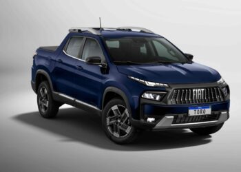 Fiat apresenta nova Toro MHEV em ações no programa “É de Casa” e no pré-jogo do Brasileirão