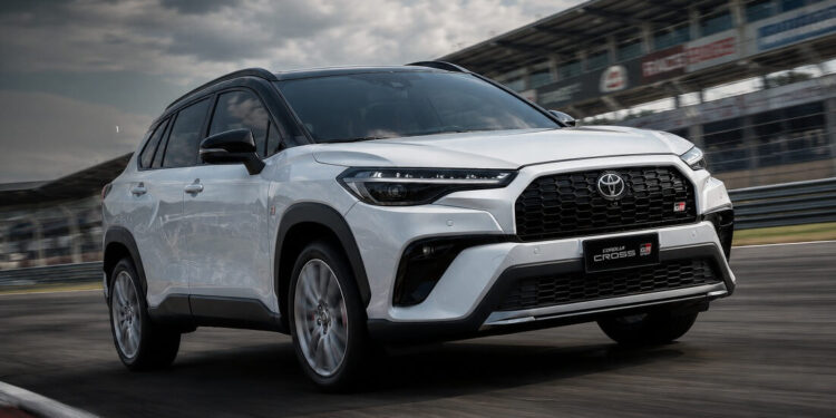 Toyota Corolla Cross é atualizado para linha 2027 e versão GR Sport do SUV traz novo visual