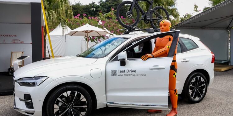 Volvo Car Brasil traz boneco Dummy pela primeira vez ao país, no IRONMAN Florianópolis