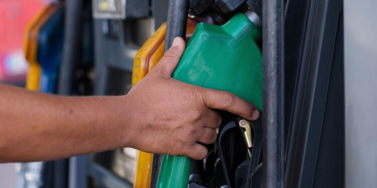Governo institui subsídio de R$ 1,12 por litro de diesel até dezembro de 2026