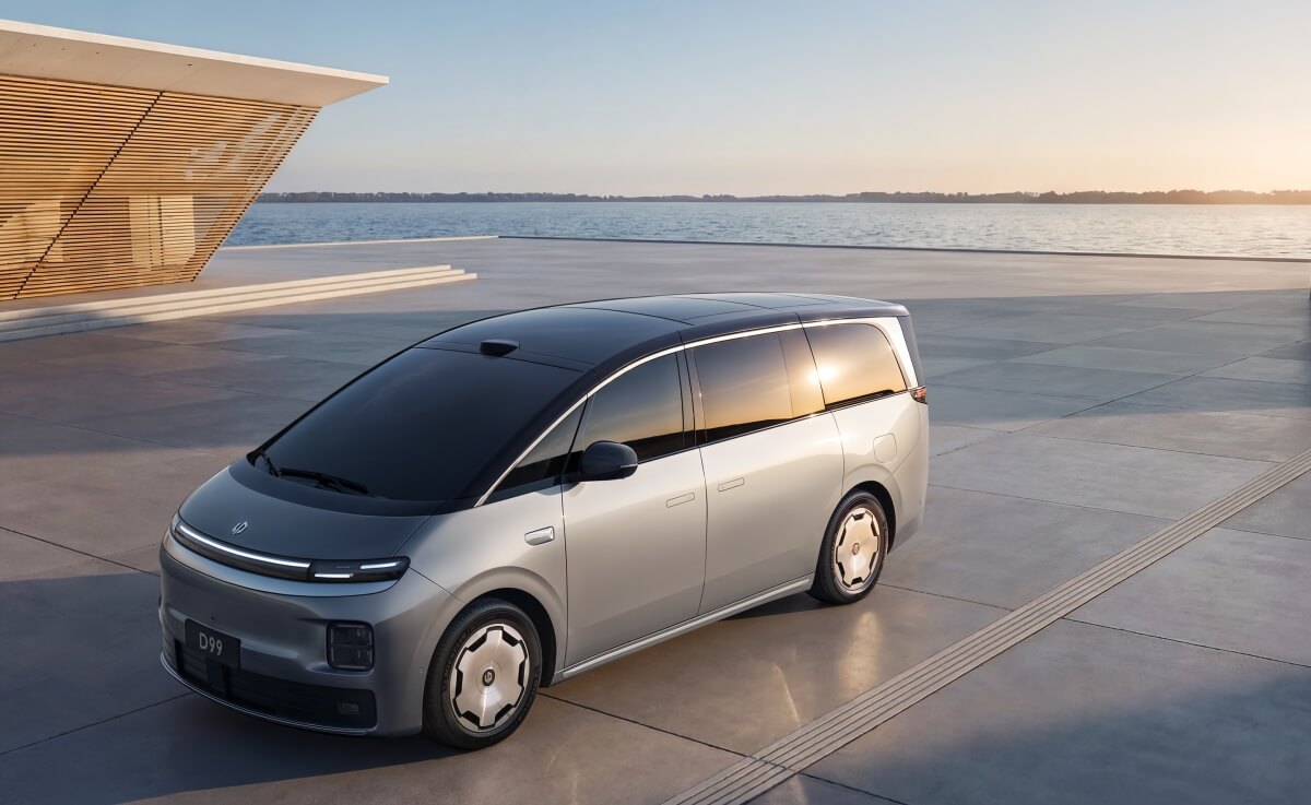 Leapmotor revela mundialmente a minivan de luxo D99